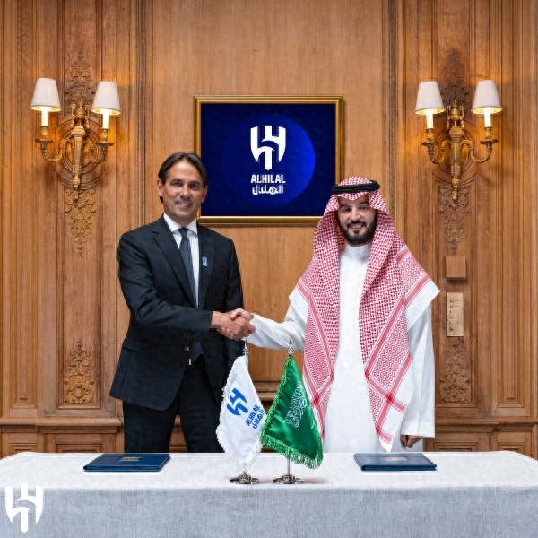 关于阿尔希拉尔技战术演练密集,冲刺冠军全力以赴的信息 关于阿尔希拉尔技战术演练密集,冲刺冠军全力以赴的信息