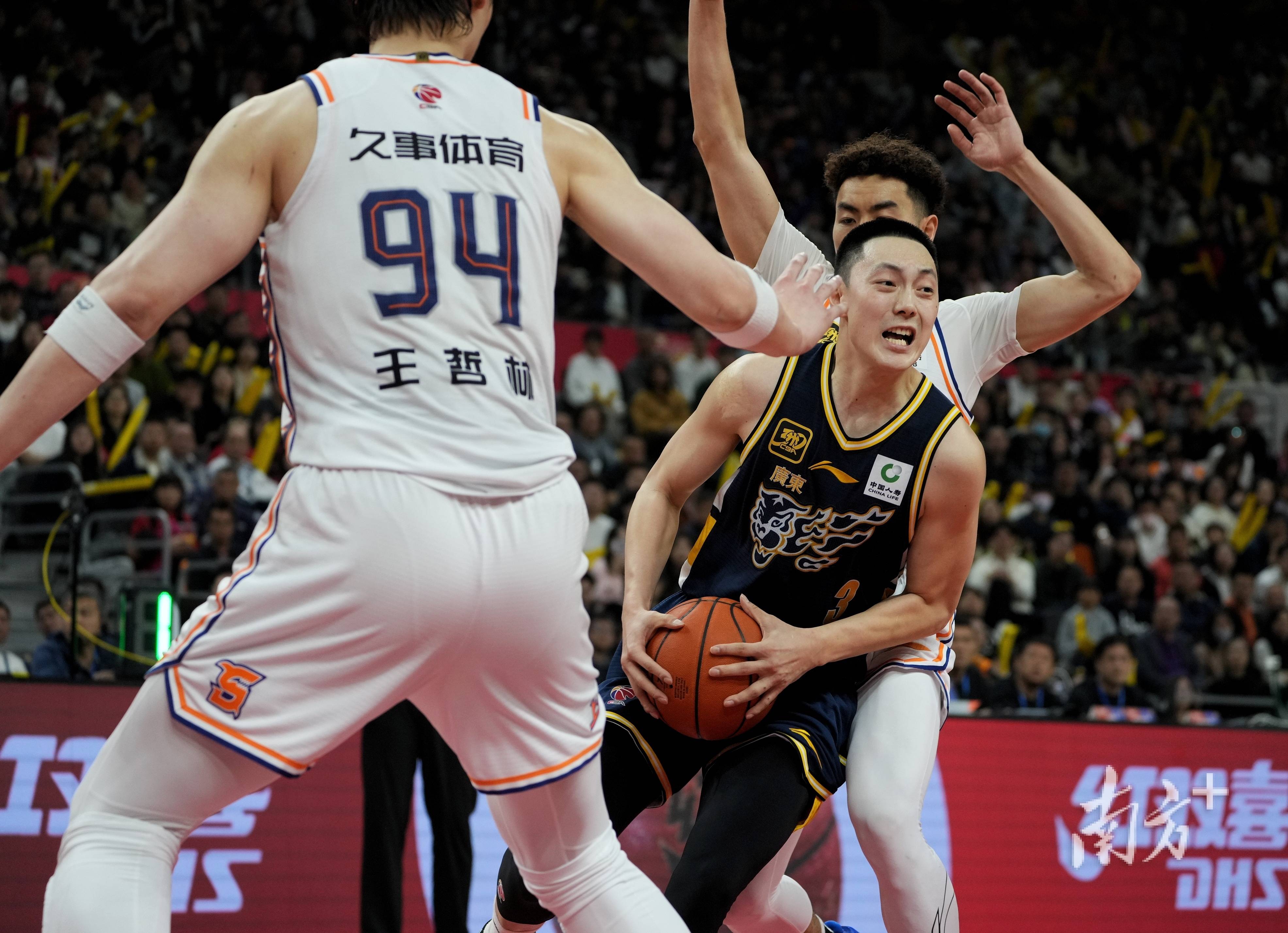 爱游戏地址-凭借一波上海队，CBA季后赛成功进球，现场观众齐声高喊的简单介绍