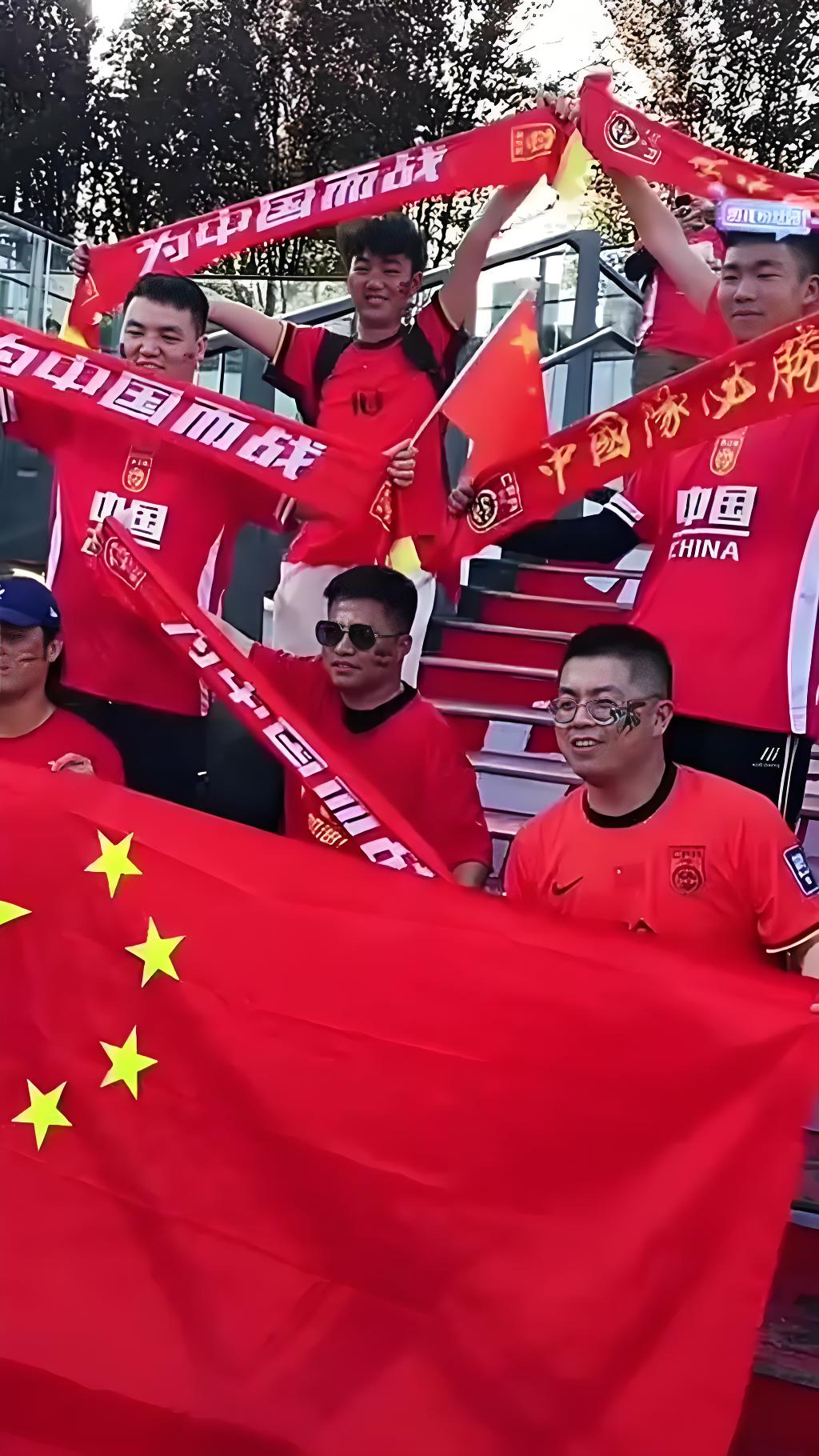 足球世界巅峰赛事点燃全球关注,球迷狂热 足球世界巅峰赛事点燃全球关注,球迷狂热