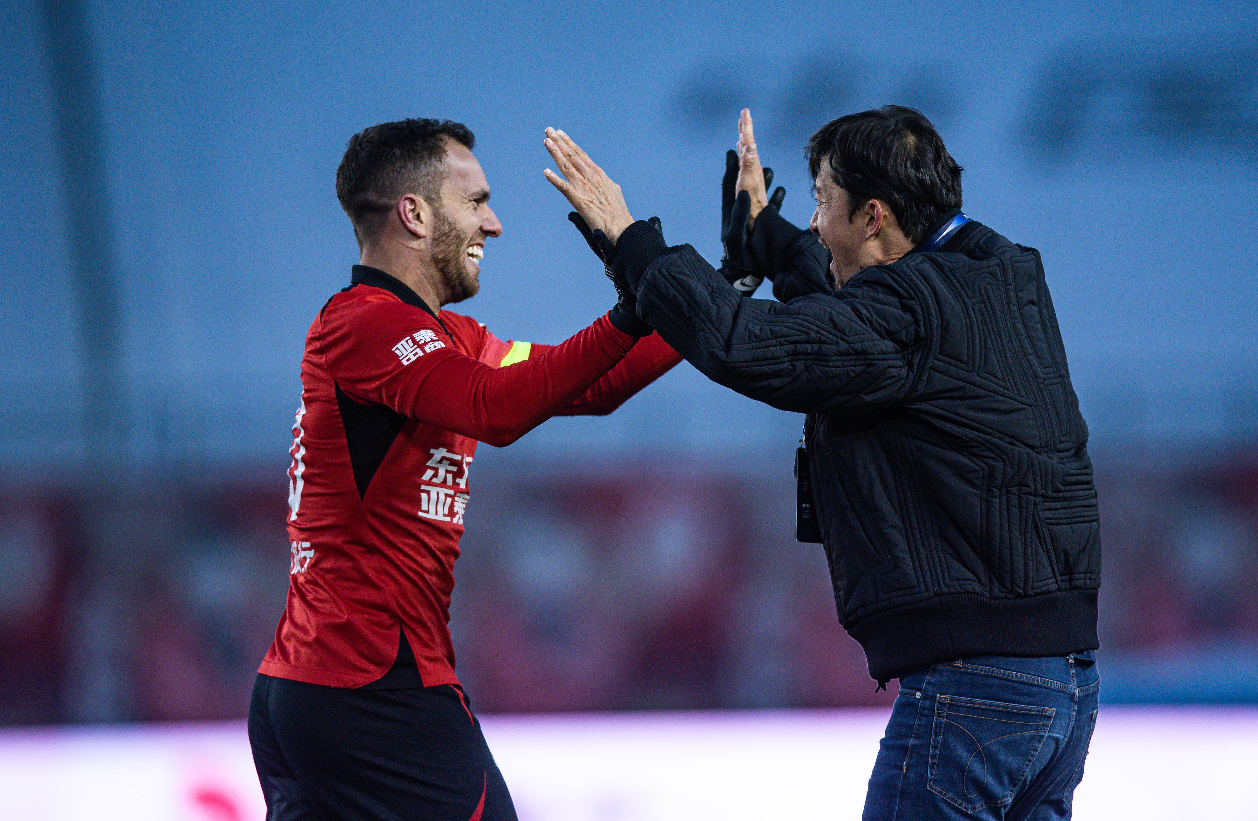 爱游戏官网入口-比赛现场充满了紧张氛围和挑战