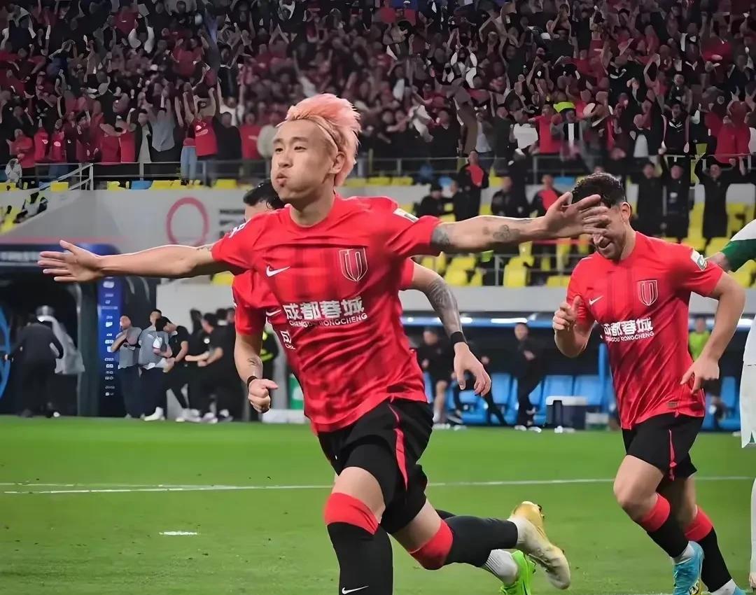 比赛现场充满了紧张氛围和挑战 比赛现场充满了紧张氛围和挑战