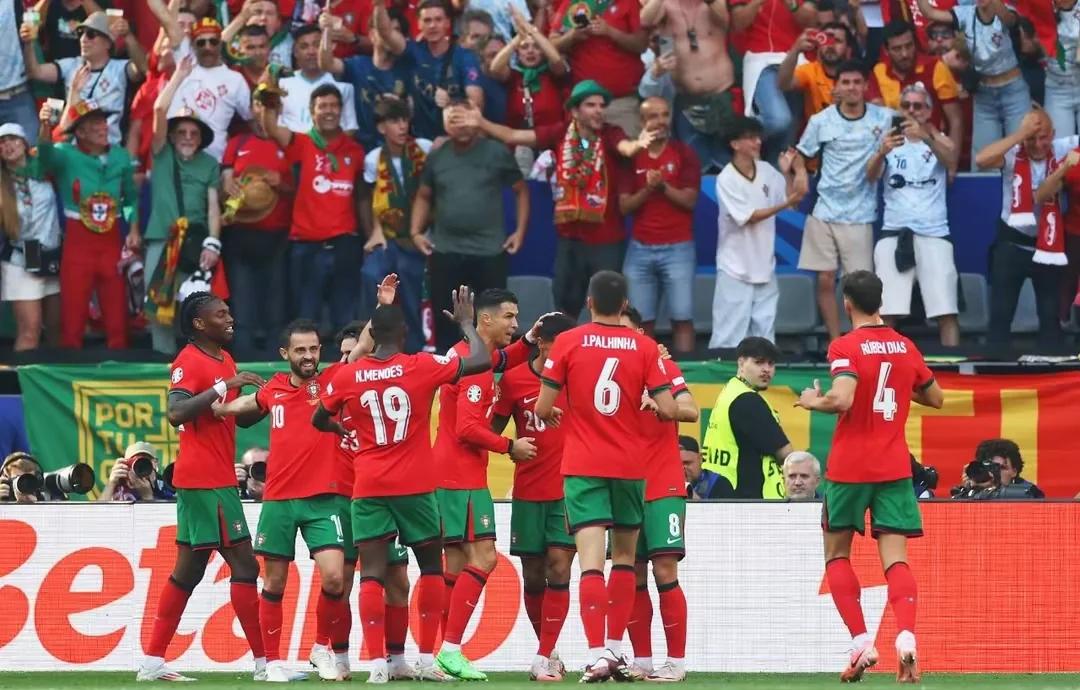 包含葡萄牙连胜结束,卫冕冠军险胜北马其顿的词条 包含葡萄牙连胜结束,卫冕冠军险胜北马其顿的词条