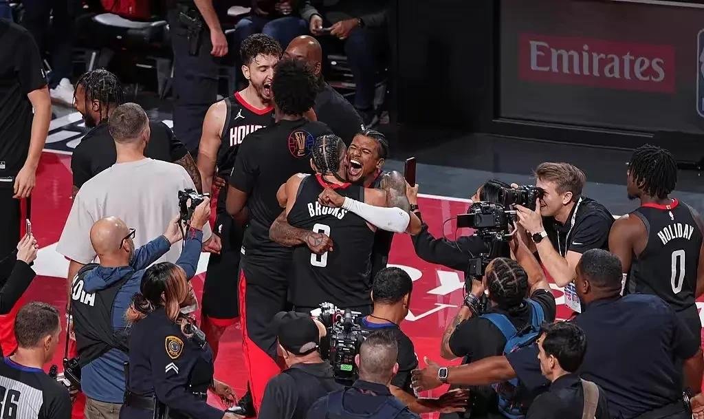 包含骑士主教练斥责球队表现不佳,全队警醒的词条 包含骑士主教练斥责球队表现不佳,全队警醒的词条