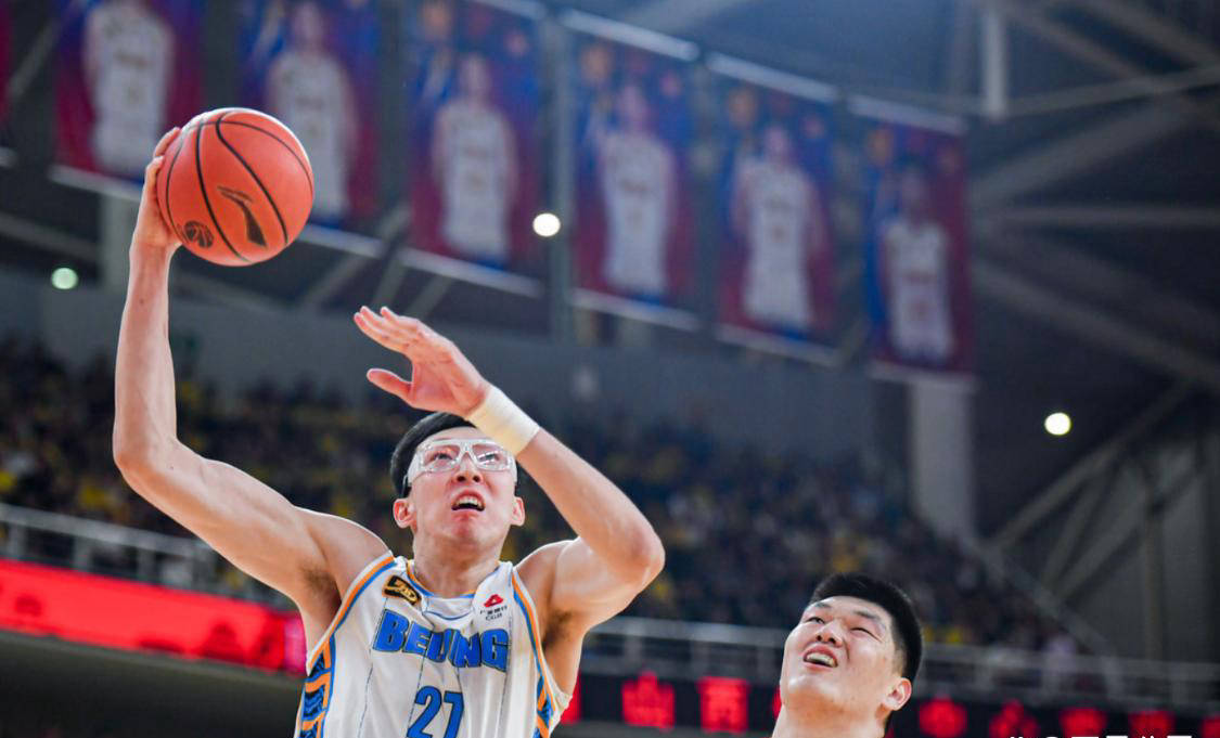 本土球员崭露头角，带领球队取胜