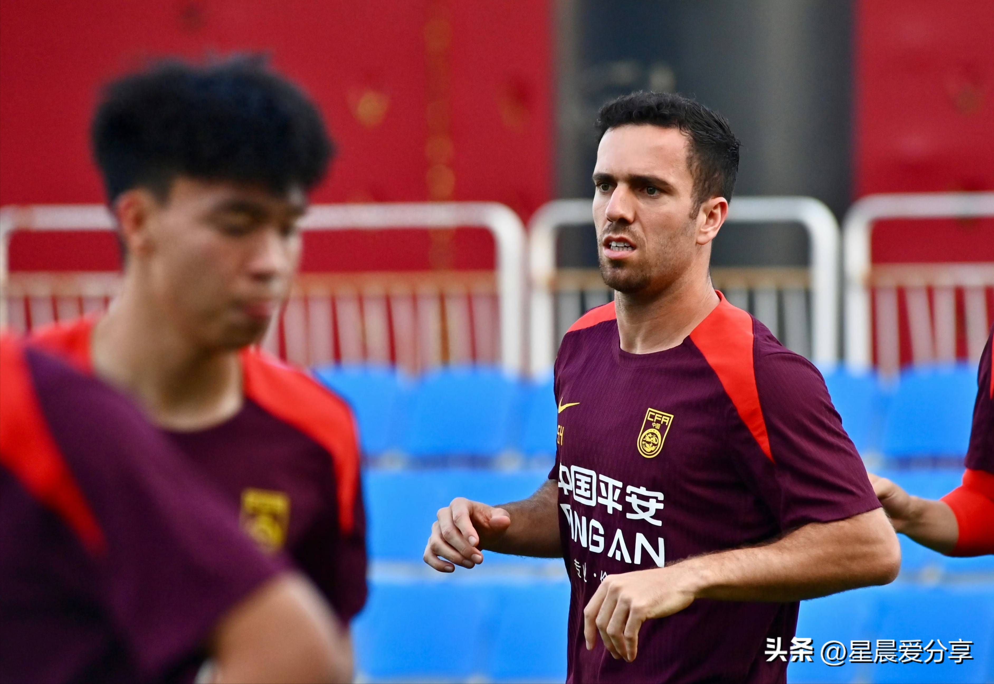 本土球员崭露头角，带领球队取胜