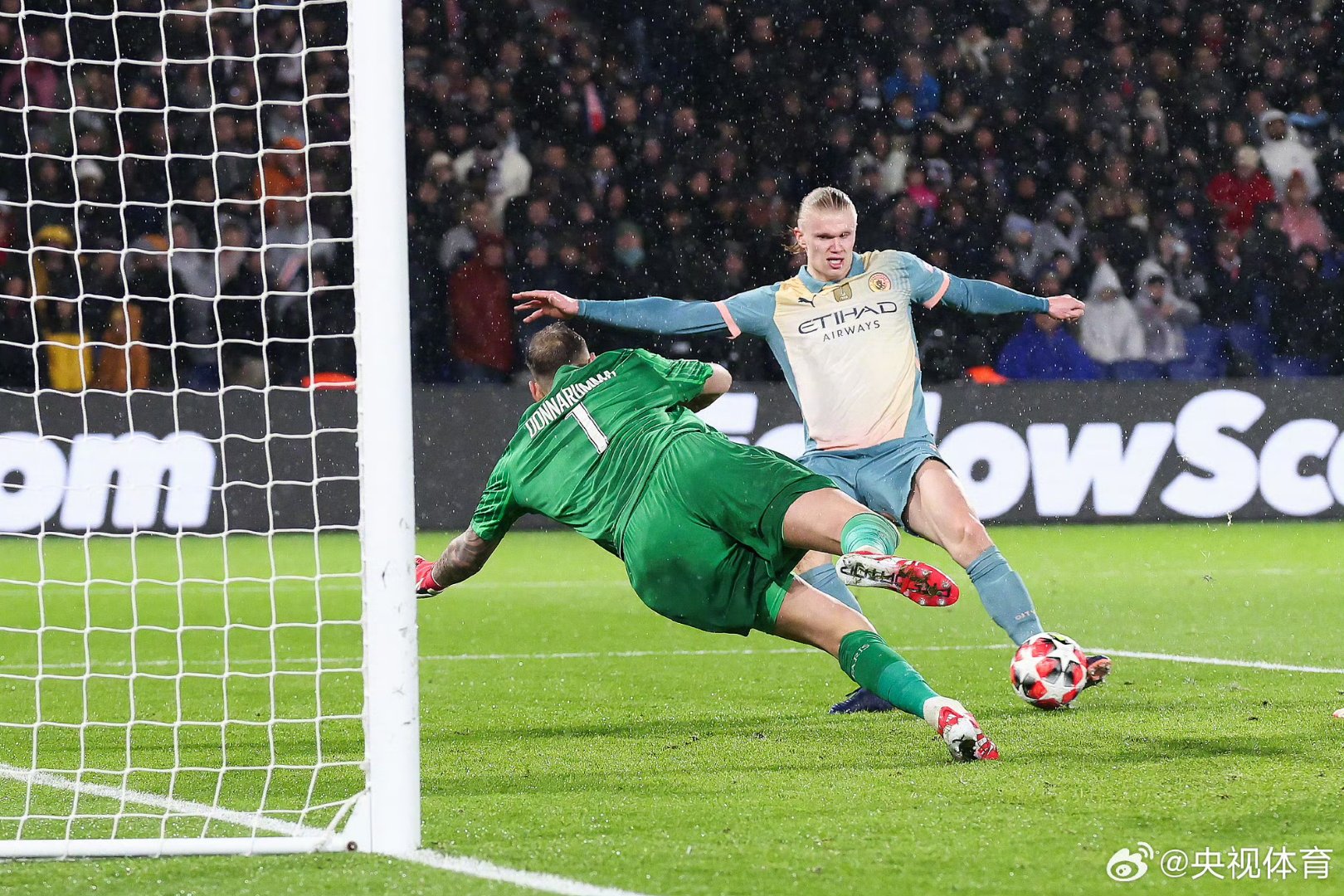 曼城遭遇惊险胜利,成功晋级半决赛 曼城遭遇惊险胜利,成功晋级半决赛