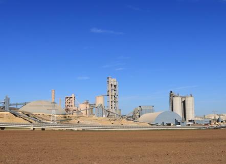 爱游戏活动-阿尔及利亚队备战关键战役，全力以赴