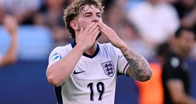 英格兰选手实力夺冠,登上金牌宝座 英格兰选手实力夺冠,登上金牌宝座