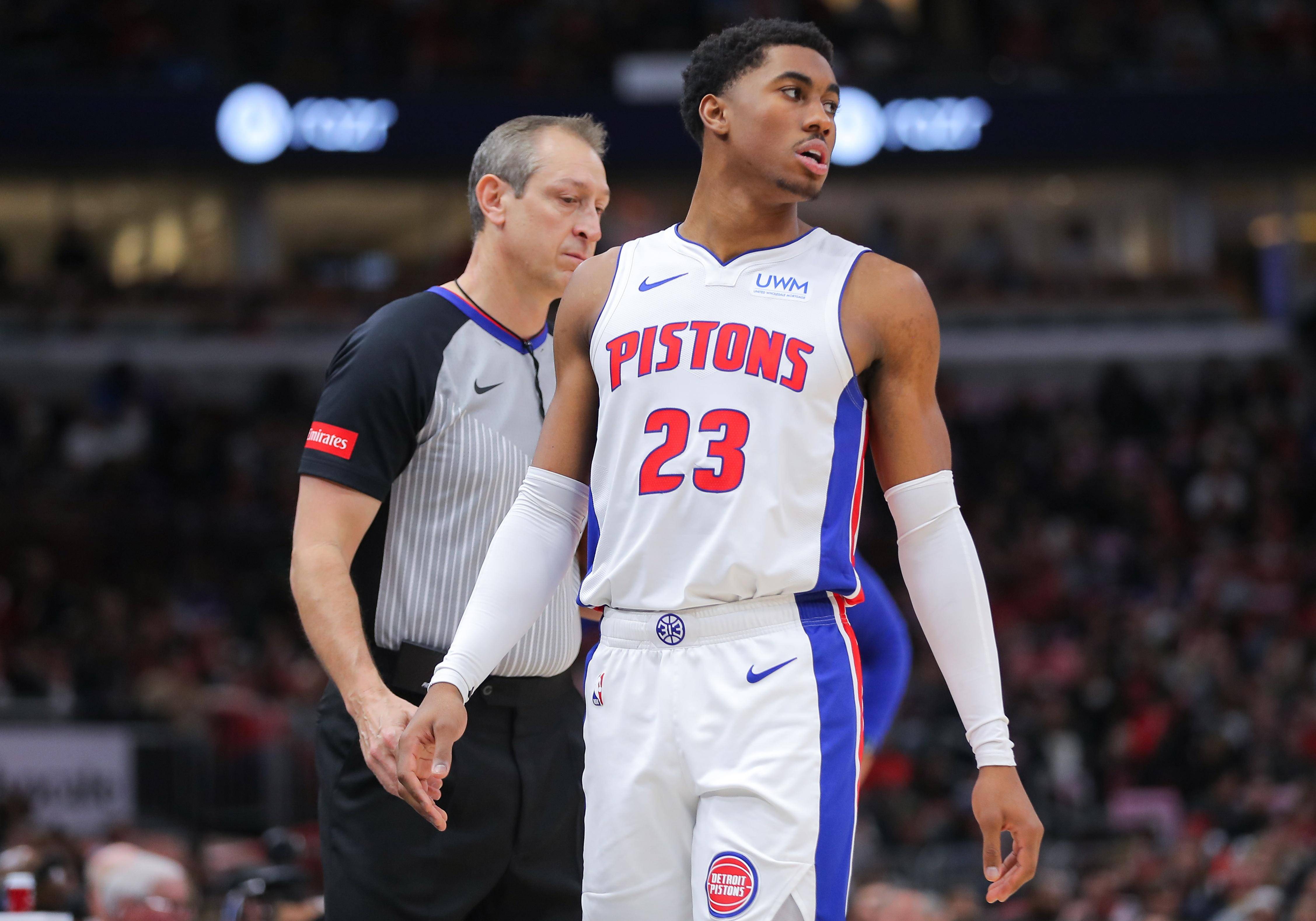 活塞队球员间互动频繁球队团结力量增强的简单介绍