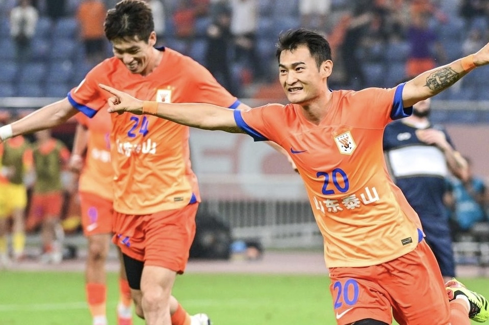 包含比赛中场面激动人心，各方球队尽展拼搏精神的词条