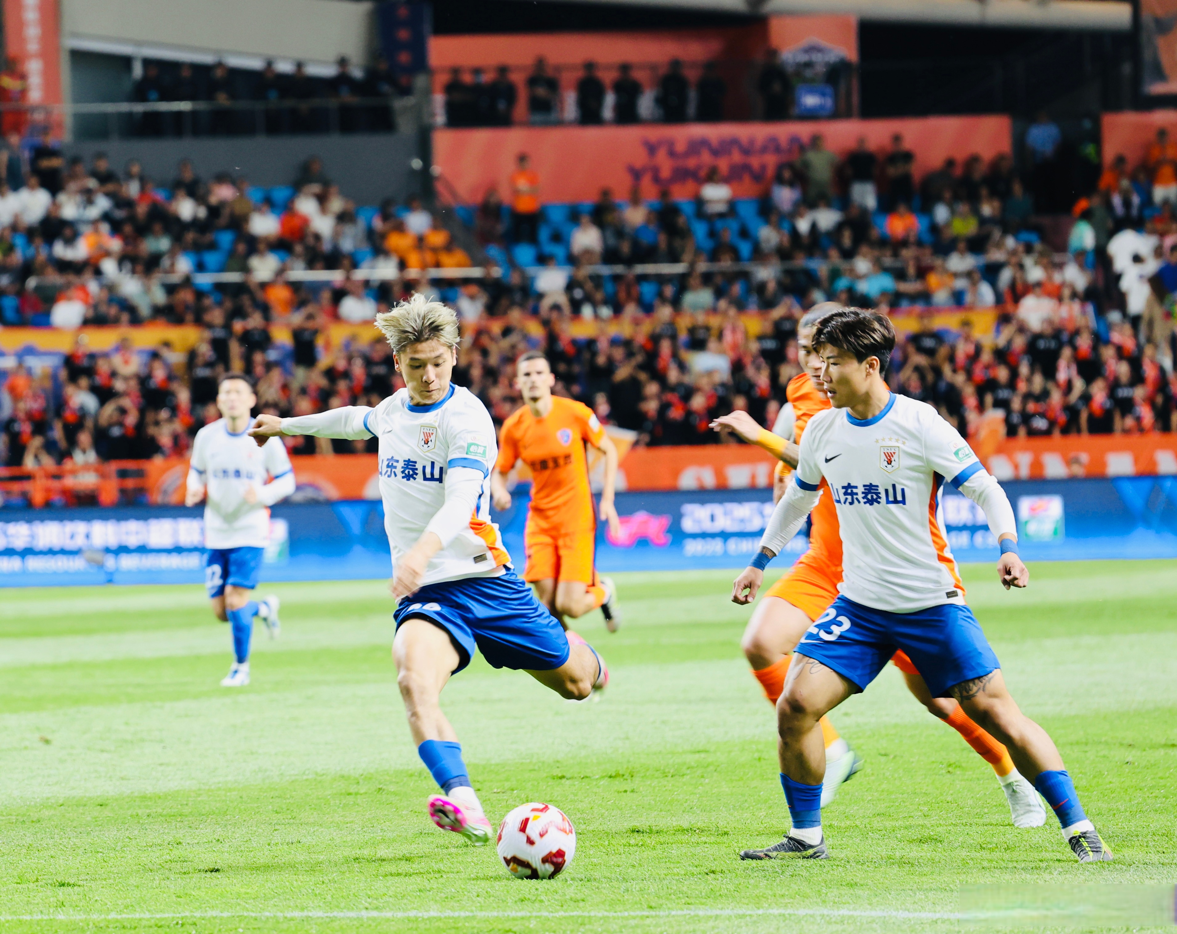 精彩纷呈的比赛令人目不暇接 精彩纷呈的比赛令人目不暇接