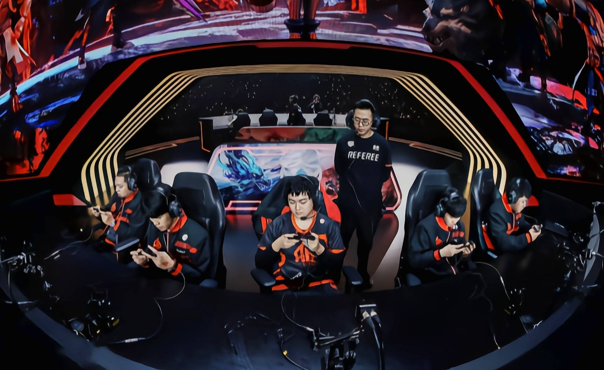 力量对抗令人难分伯仲,冠军归属成谜 力量对抗令人难分伯仲,冠军归属成谜