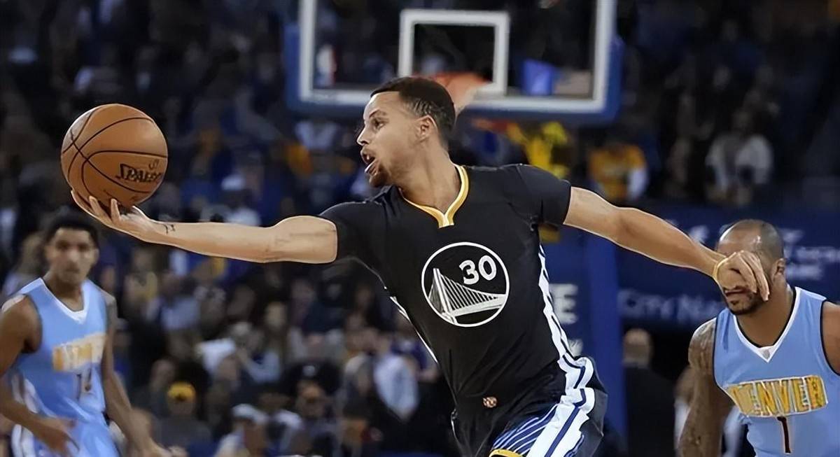 包含勇士主场胜活塞，库里表现抢眼的词条